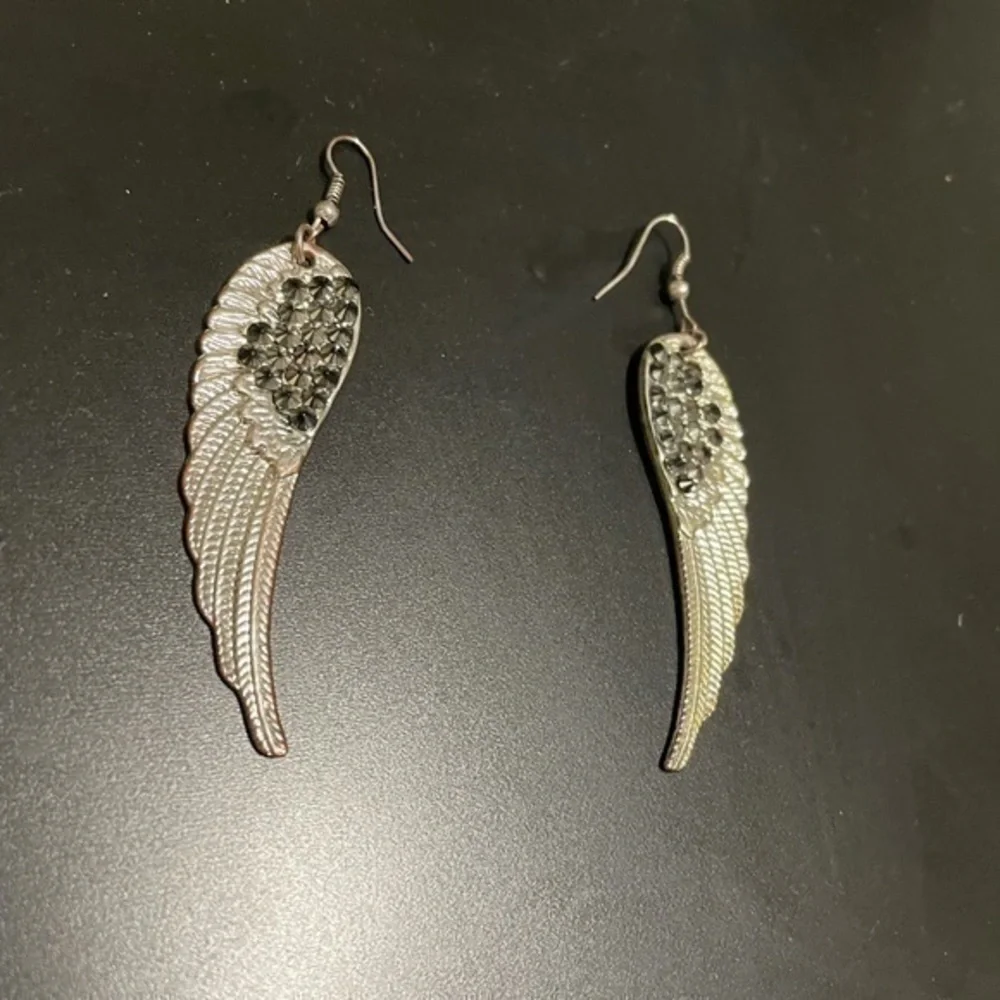 Faux Silver‎ Feather Earrings